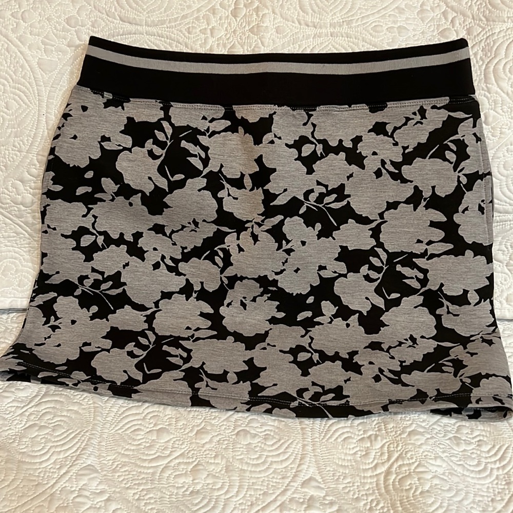 Fabletics Allie mini skirt, gray heather black burnout, size small,‎ NWT